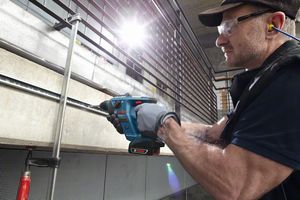 Аккумуляторный перфоратор с патроном SDS plus GBH 18 V-LI Compact